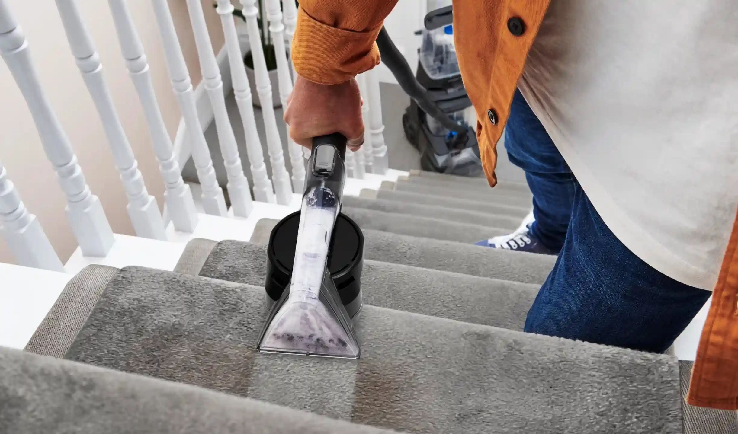 Stair Carpet Cleaning Methods for High-Traffic Areas in Dubai 1 Stair carpet cleaning method